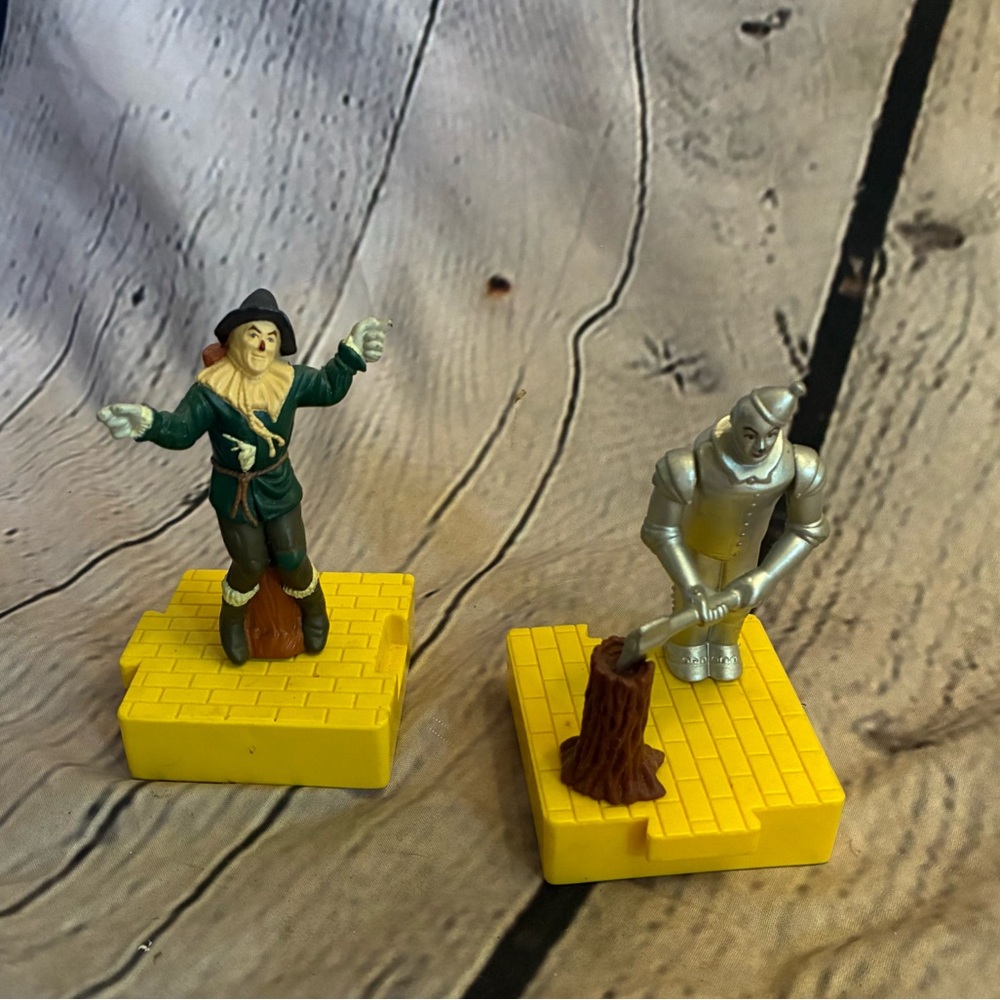 5/$20 Blockbuster Wizard of Oz Lot Movable‎ Toys 1997 Dorothy Scarecrow Tin Man